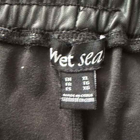 Black leather faux Jogger Pants - Picture 6 of 6